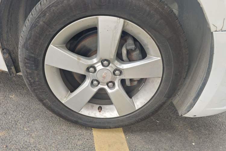 Used Chevrolet Cruze 2013 1.8L SE AT Right Front Wheel Hub