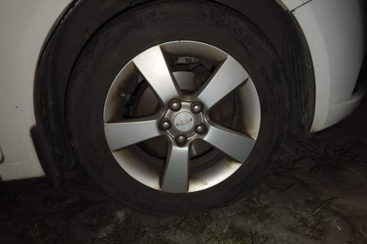 Used Chevrolet Cruze 2013 Hatchback 1.6L Automatic Luxury Model Right Front Wheel Hub