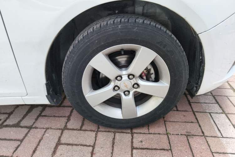 Used Chevrolet Cruze 2013 1.8L SE AT Right Front Wheel Hub