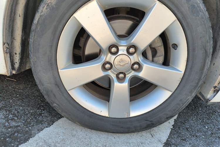 Used Chevrolet Cruze 2013 1.8L SE AT Right Front Wheel Hub