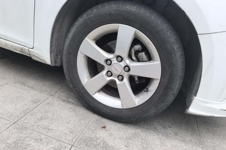 Used Chevrolet Cruze 2013 1.6L SL Grand Edition Automatic Right Front Wheel Hub