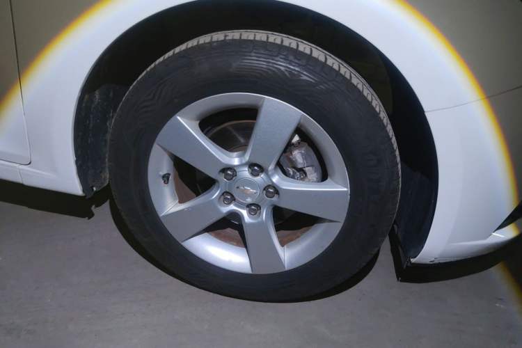 Used Chevrolet Cruze 2013 Hatchback 1.6L Automatic Luxury Model Right Front Wheel Hub