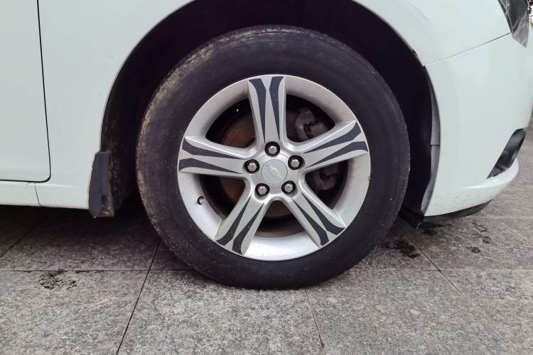 Used Chevrolet Cruze 2013 1.6L SE AT Right Front Wheel Hub