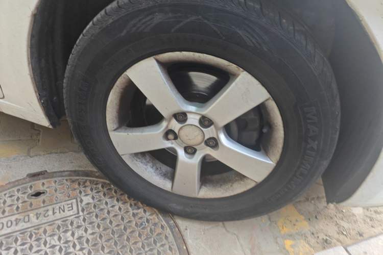 Used Chevrolet Cruze 2013 1.6L SL MT Right Front Wheel Hub
