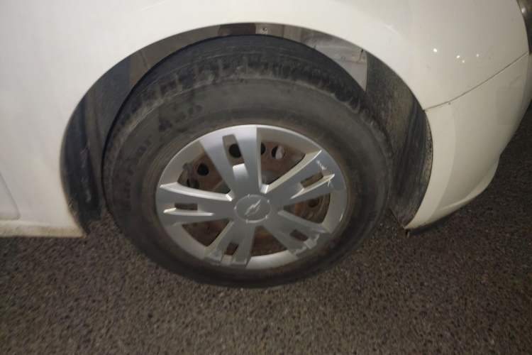 Used Chevrolet Cruze 2013 1.6L SL Sunroof Edition MT Right Front Wheel Hub