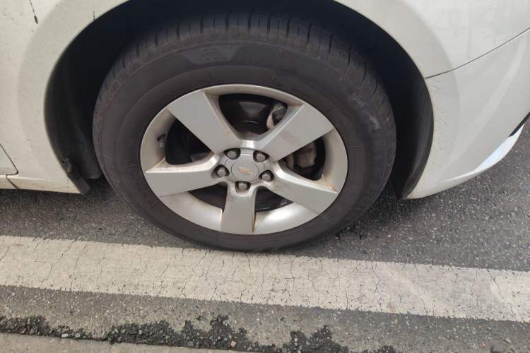 Used Chevrolet Cruze 2013 1.8L SE AT Right Front Wheel Hub
