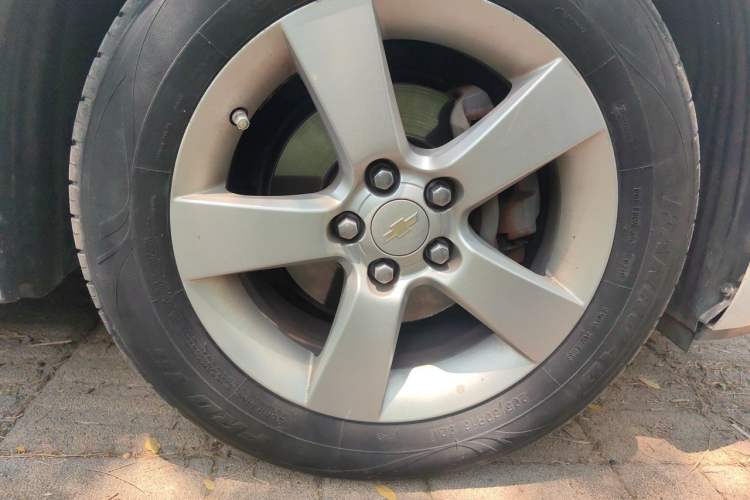 Used Chevrolet Cruze 2013 Hatchback 1.6L Automatic Luxury Model Right Front Wheel Hub