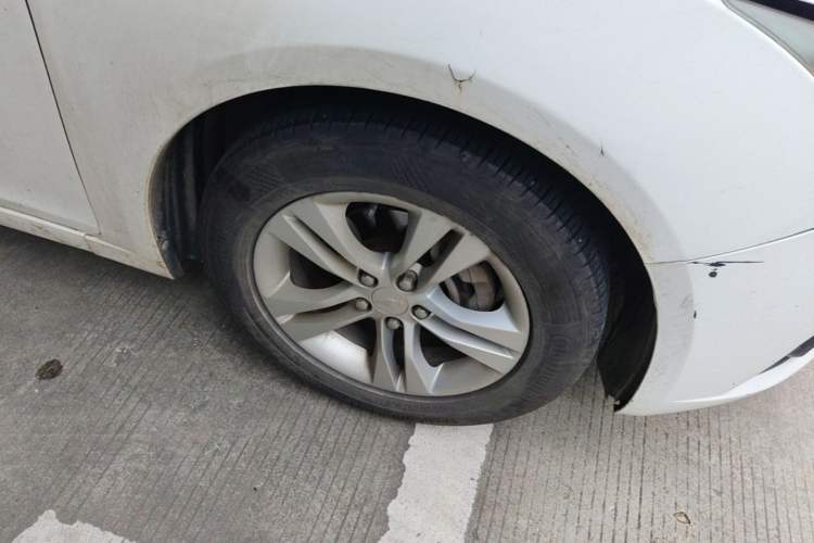 Used Chevrolet Cruze 2013 Hatchback 1.6L Manual Luxury Model Right Front Wheel Hub