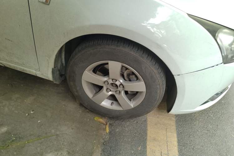Used Chevrolet Cruze 2013 1.6L SL MT Right Front Wheel Hub