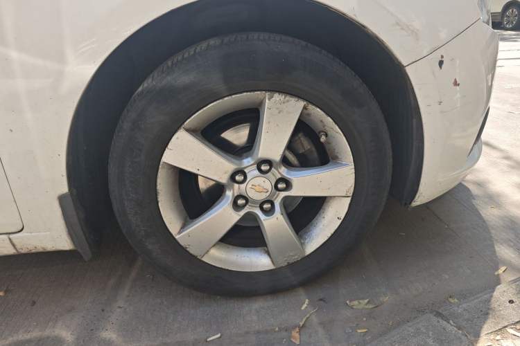 Used Chevrolet Cruze 2013 1.6L SE AT Right Front Wheel Hub