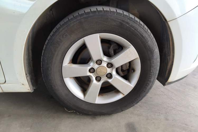 Used Chevrolet Cruze 2013 1.6L SL MT Right Front Wheel Hub