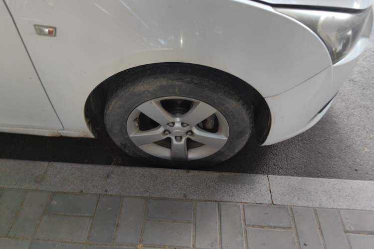 Used Chevrolet Cruze 2013 1.6L SE MT Right Front Wheel Hub