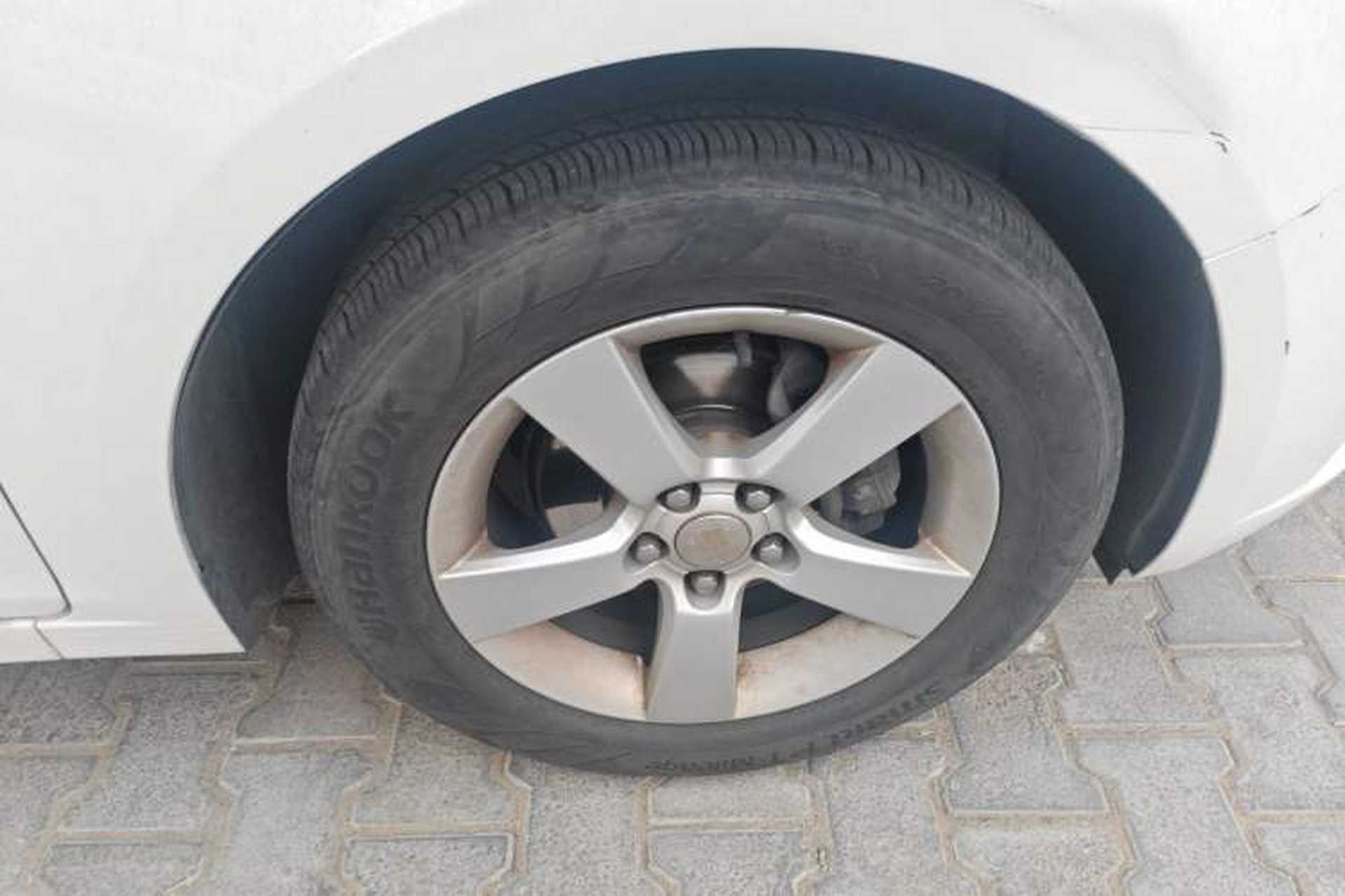 Used Chevrolet Cruze 2013 Hatchback 1.6L Manual Luxury Model Right Front Wheel Hub