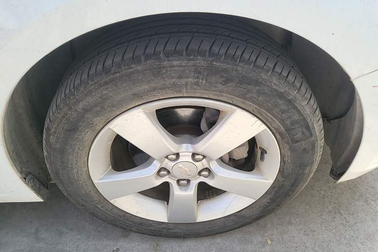 Used Chevrolet Cruze 2013 1.6L SE MT Right Front Wheel Hub