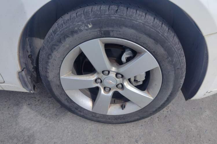 Used Chevrolet Cruze 2013 Hatchback 1.6L Automatic Luxury Model Right Front Wheel Hub