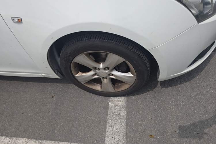 Used Chevrolet Cruze 2013 Hatchback 1.6T Automatic Flagship Model Right Front Wheel Hub