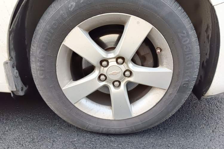 Used Chevrolet Cruze 2013 1.6L SE AT Right Front Wheel Hub