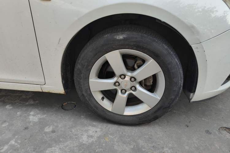 Used Chevrolet Cruze 2013 Hatchback 1.6L Automatic Luxury Model Right Front Wheel Hub