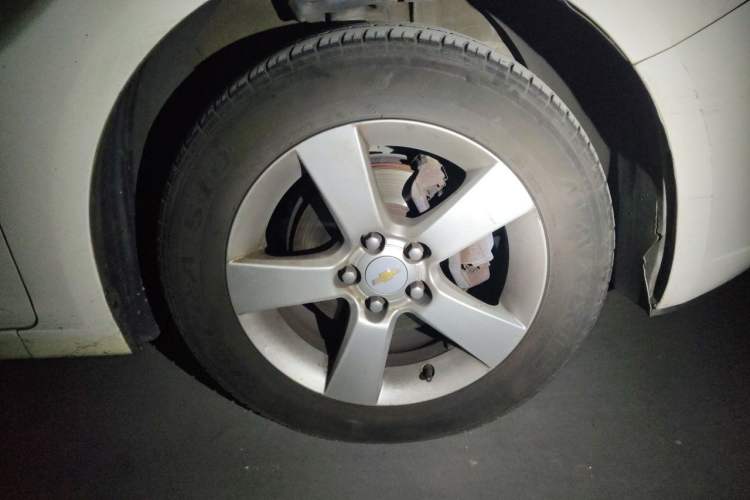 Used Chevrolet Cruze 2013 1.8L SE AT Right Front Wheel Hub