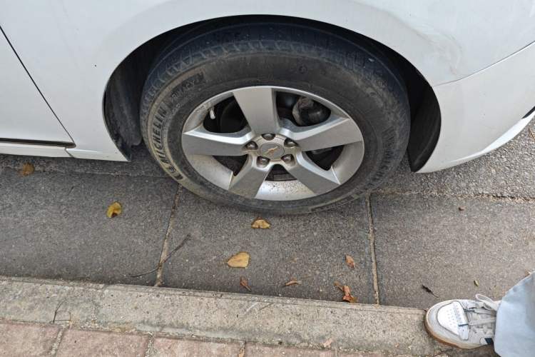 Used Chevrolet Cruze 2013 1.8L SE AT Right Front Wheel Hub
