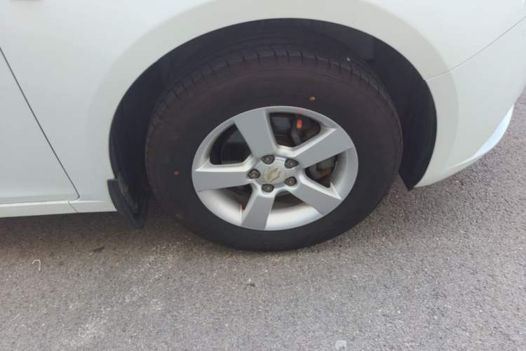 Used Chevrolet Cruze 2013 1.6L SL MT Right Front Wheel Hub