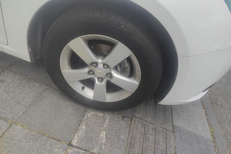 Used Chevrolet Cruze 2013 1.8L SE AT Right Front Wheel Hub
