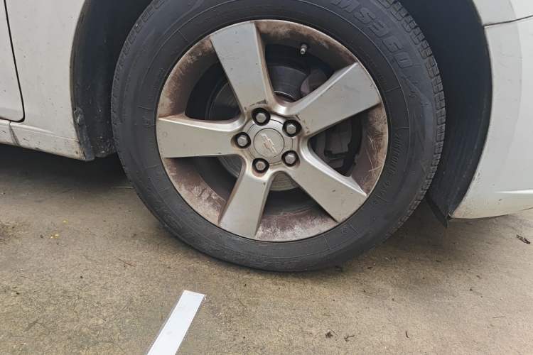 Used Chevrolet Cruze 2013 1.6L SE AT Right Front Wheel Hub