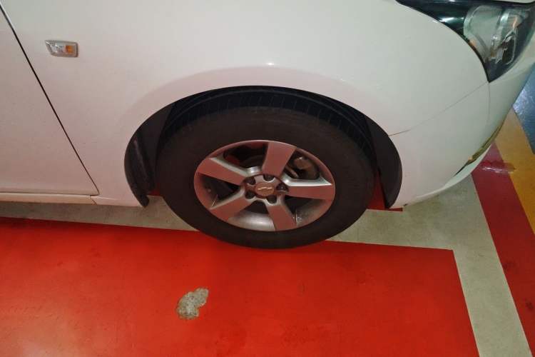 Used Chevrolet Cruze 2013 1.6L SL Grand Edition Automatic Right Front Wheel Hub