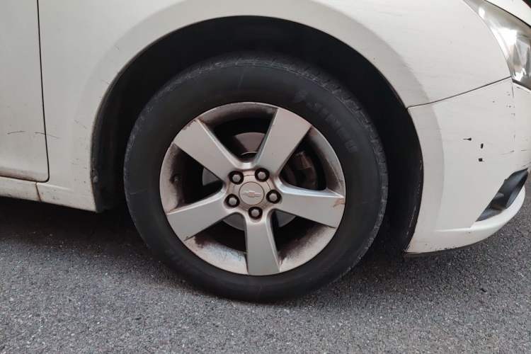 Used Chevrolet Cruze 2013 Hatchback 1.6L Automatic Luxury Model Right Front Wheel Hub