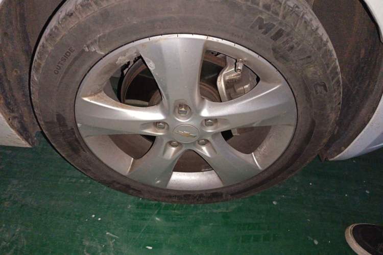 Used Chevrolet Cruze 2013 Hatchback 1.6T Automatic Flagship Model Right Front Wheel Hub