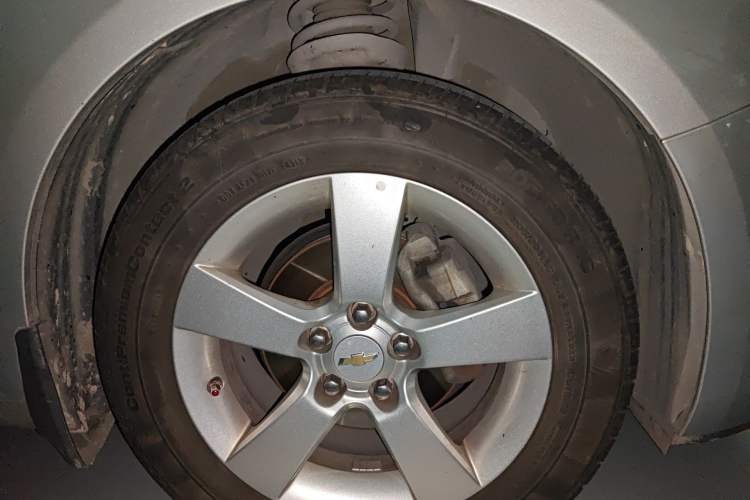 Used Chevrolet Cruze 2013 1.6L SE AT Right Front Wheel Hub