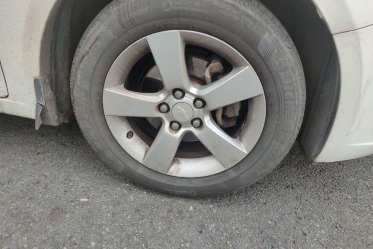 Used Chevrolet Cruze 2013 1.6L SE MT Right Front Wheel Hub