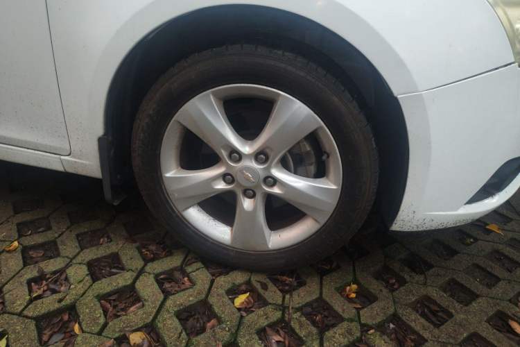 Used Chevrolet Cruze 2013 Hatchback 1.6T Automatic Flagship Model Right Front Wheel Hub