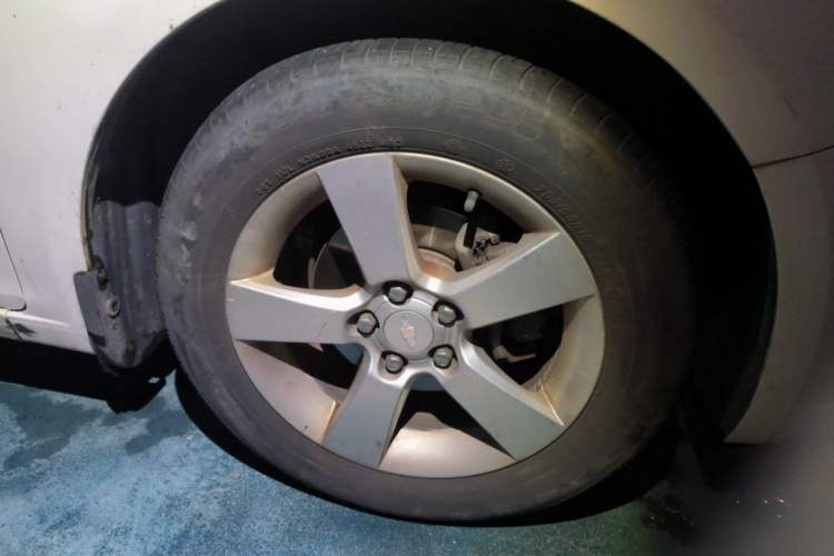 Used Chevrolet Cruze 2013 1.6L SE MT Right Front Wheel Hub