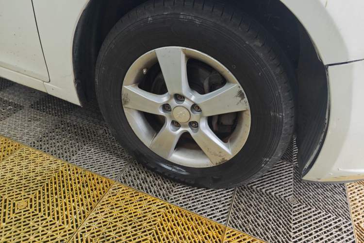 Used Chevrolet Cruze 2013 1.6L SL Grand Edition Automatic Right Front Wheel Hub
