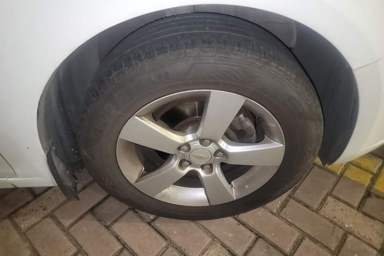 Used Chevrolet Cruze 2013 Hatchback 1.6L Automatic Luxury Model Right Front Wheel Hub