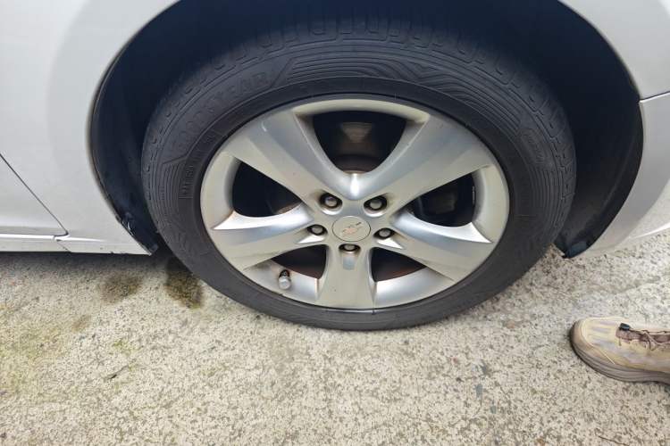 Used Chevrolet Cruze 2013 Hatchback 1.6T Automatic Flagship Model Right Front Wheel Hub