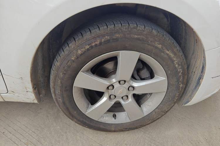 Used Chevrolet Cruze 2013 Hatchback 1.6L Automatic Luxury Model Right Front Wheel Hub