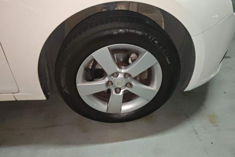 Used Chevrolet Cruze 2013 Hatchback 1.6L Automatic Luxury Model Right Front Wheel Hub