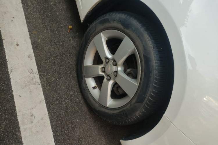Used Chevrolet Cruze 2013 1.8L SE AT Right Front Wheel Hub