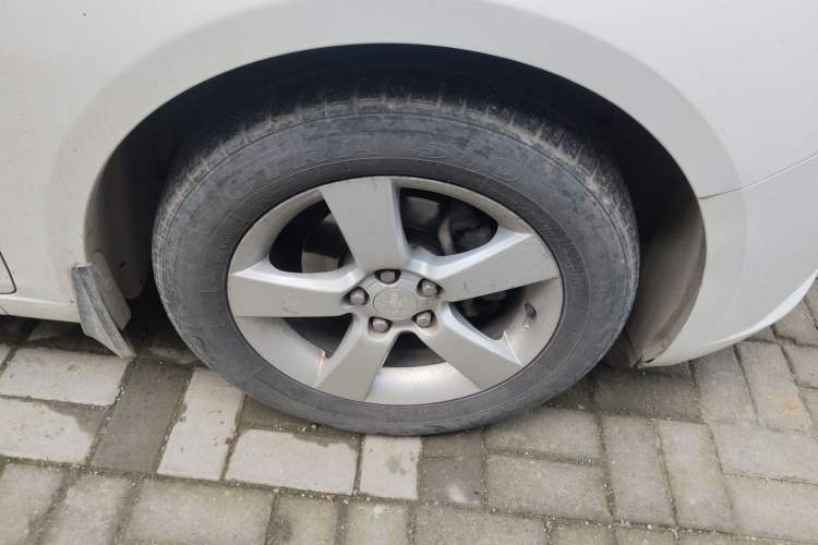 Used Chevrolet Cruze 2013 Hatchback 1.6L Automatic Luxury Model Right Front Wheel Hub