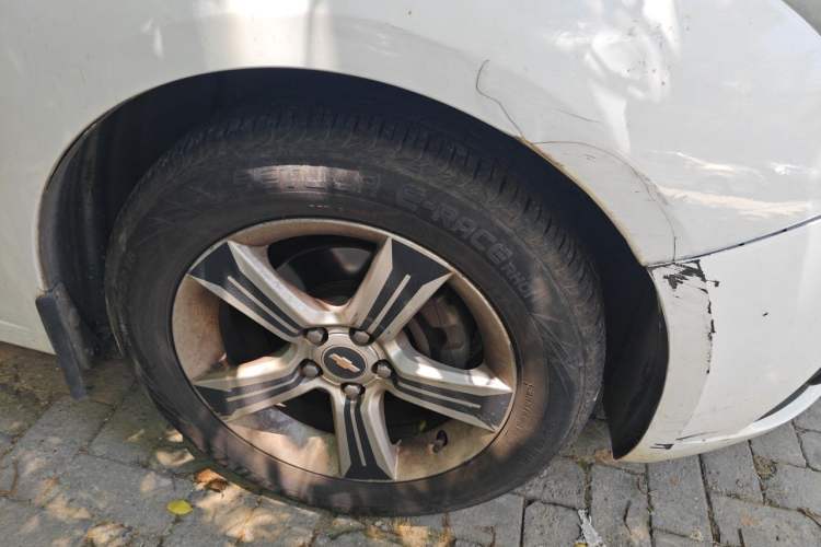 Used Chevrolet Cruze 2013 Hatchback 1.6L Automatic Luxury Model Right Front Wheel Hub