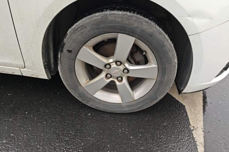 Used Chevrolet Cruze 2013 1.6L SE MT Right Front Wheel Hub