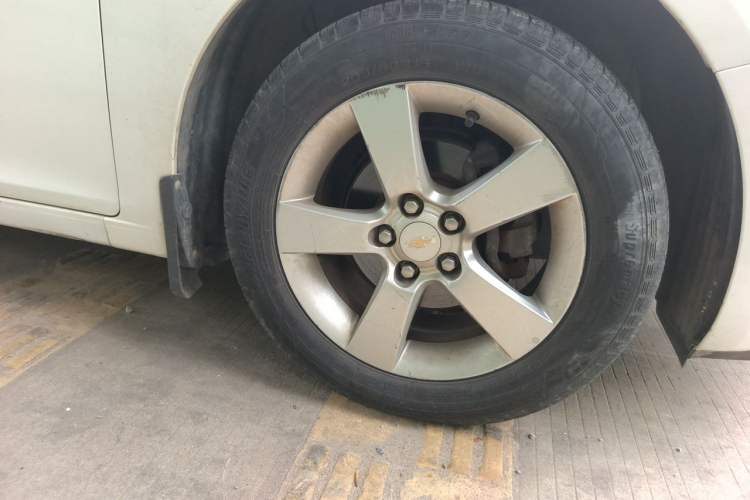 Used Chevrolet Cruze 2013 Hatchback 1.6L Automatic Luxury Model Right Front Wheel Hub