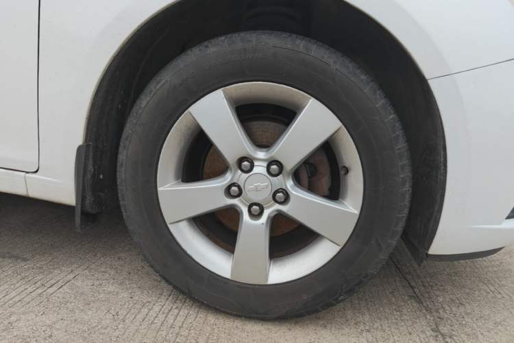 Used Chevrolet Cruze 2013 1.6L SE MT Right Front Wheel Hub