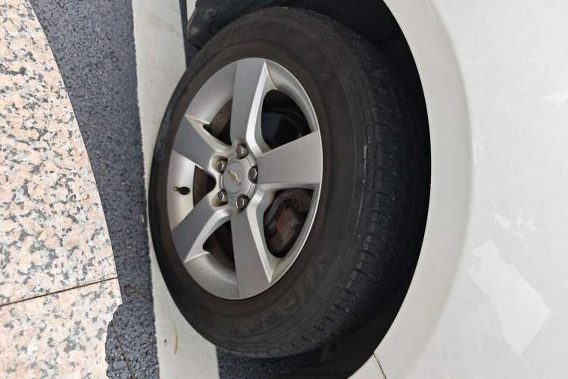 Used Chevrolet Cruze 2013 1.6L SE MT Right Front Wheel Hub