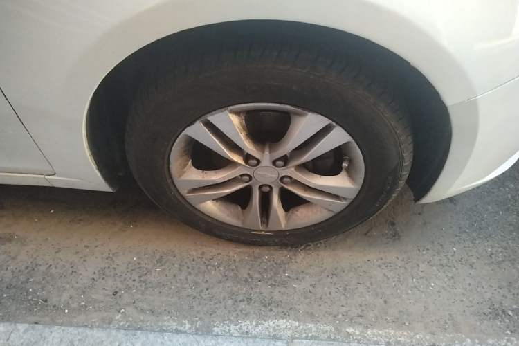 Used Chevrolet Cruze 2013 Hatchback 1.6L Manual Luxury Model Right Front Wheel Hub