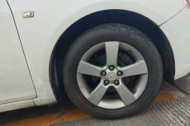 Used Chevrolet Cruze 2013 1.6L SE MT Right Front Wheel Hub