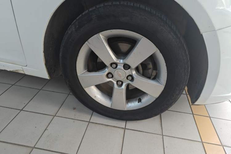 Used Chevrolet Cruze 2013 1.8L SE AT Right Front Wheel Hub