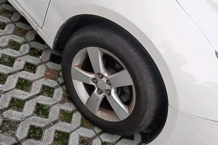 Used Chevrolet Cruze 2013 1.6L SE MT Right Front Wheel Hub